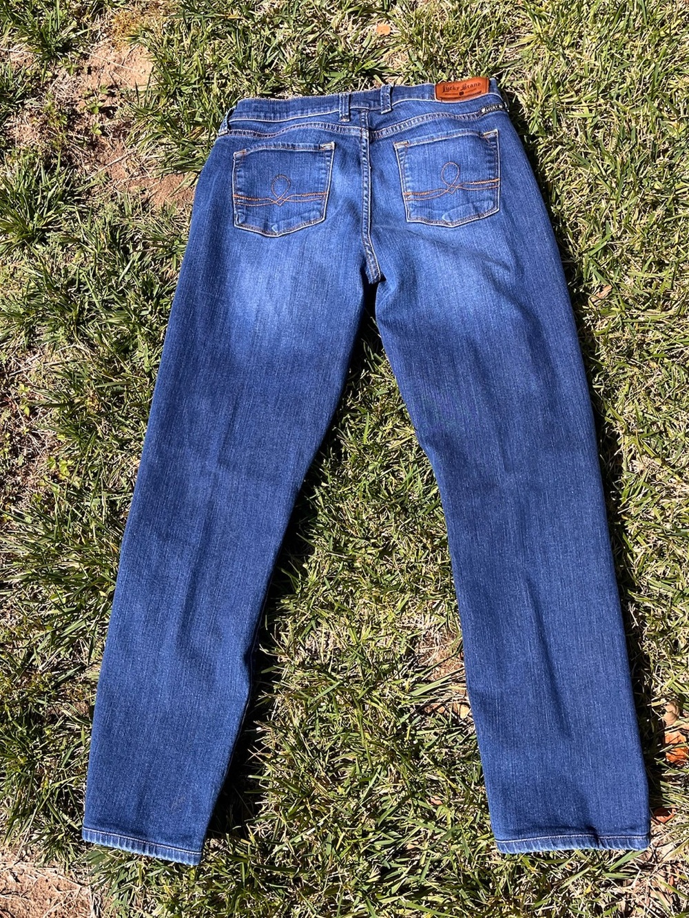 Lucky Brand “Sofia Straight" mid-rise jeans with higher back rise - size 10/30 L - Picture 4 of 4